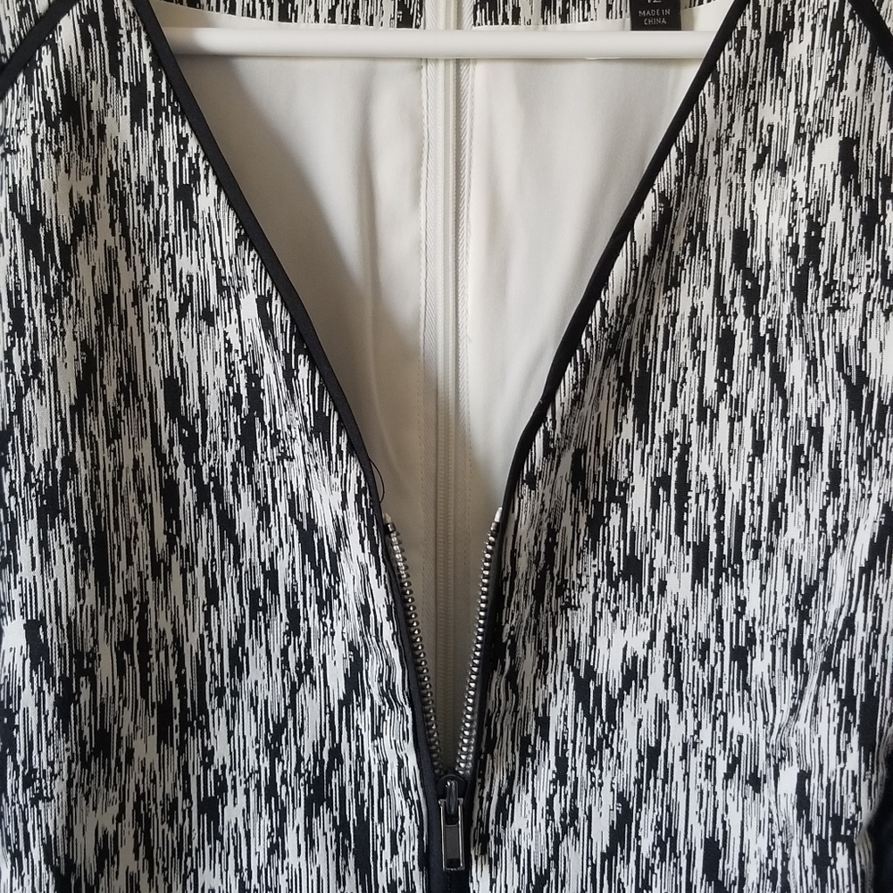 Dress - Picture 3 of 4
